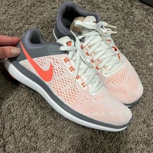Nike gray and orange size 8